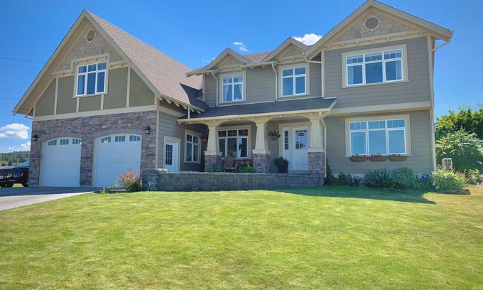 East Kootenay House | Exquisite Family Home