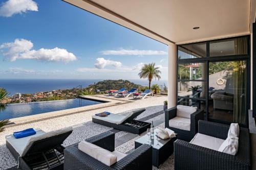 Santo Antonio Villa | Exquisite Madeira Villa Villa Funchal Luz 5 Bedroom Heated Pool Sea Views Games Room