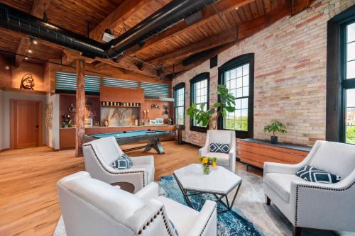 Traverse City Apartment | Exquisite One-of-a-Kind 3BDR Penthouse Condo in Downtown TC