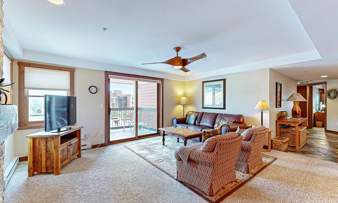 Steamboat Springs Condo | Exquisite & upscale ski-in/out slopeside condo w/shared hot tubs, pool, gym