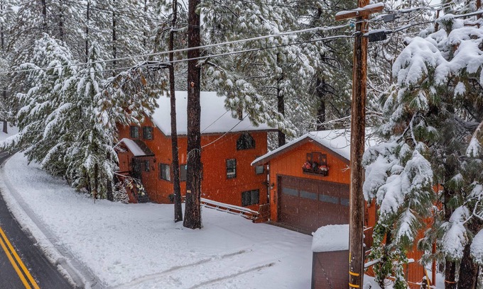 Arnold House | Exquisite Vacation Home with Hot Tub, EV Charger