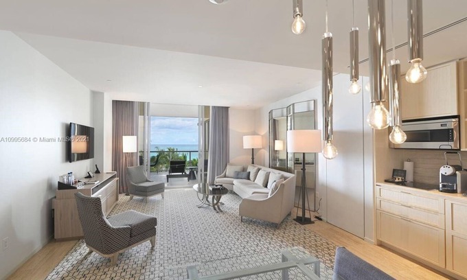 Bal Harbour Hotel | Exquisite Views from 1 BR + Den in 5 Star Beachfront Resort