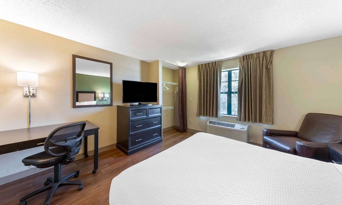 College Hotel | Extended Stay America Suites Fairbanks Old Airport Way
