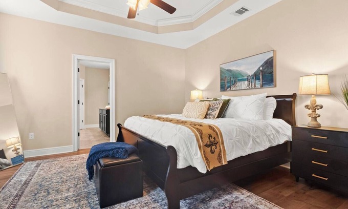 Lake Charles House | Extended Stay with Fast WiFi, 2 Luxurious King Beds | Business Ready + Pet Friendly | Garage Parking