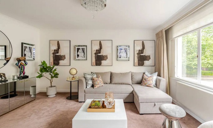 City of Westminster House | Extravagant 6 Bedroom Mansion by Mayfair London