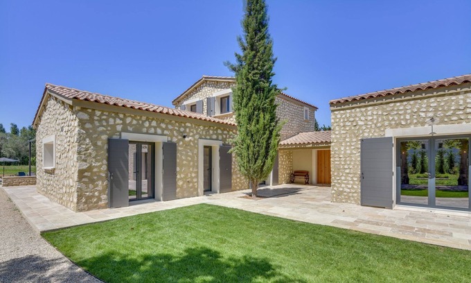 Eygalieres Villa | Eygalières Vacation Rental