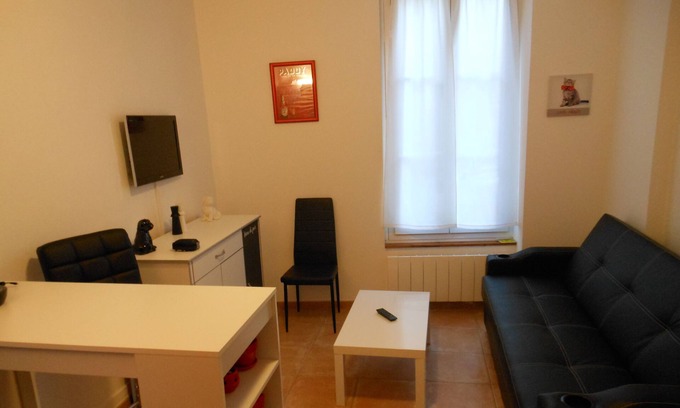 Malesherbes Apartment | F1 furnished downtown near Fontainebleau Buthiers .