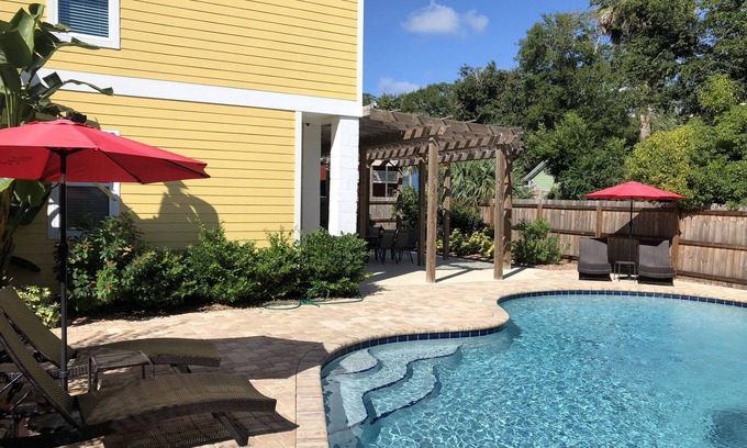 Lincolnville Apartment | F2, Downtown St. Augustine, POOL, beaches, spacious, free onsite parking!