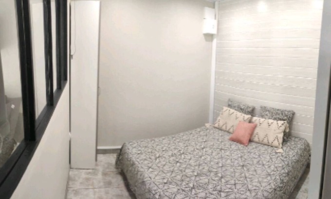 Tartane Apartment | F2 facing the sea, private swimming pool-garden 220 m2-natural park-surfing