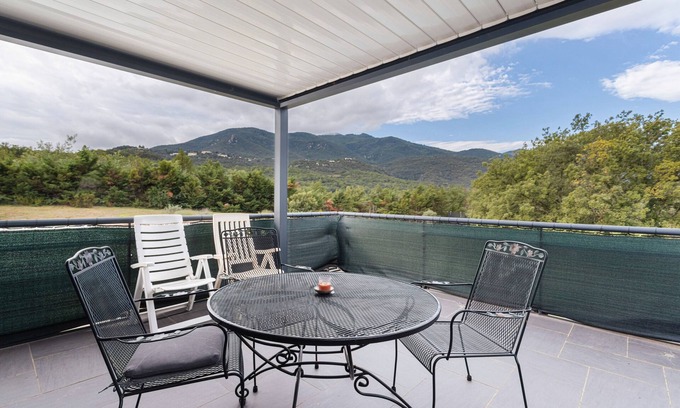 Ceret Cottage | F2 holiday home in a corner of paradise with private pool and Wi-Fi