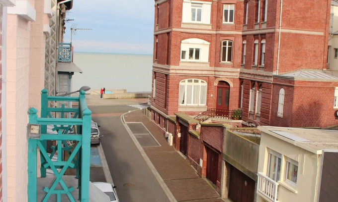 Mers-les-Bains Apartment | F2 renovated in Mers les Bains, 50m from the beach, sea view