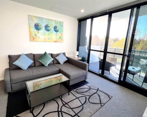 Phillip Apartment | Fab in Phillip - 2bd 2bth Apt - Close to CBR Hospital