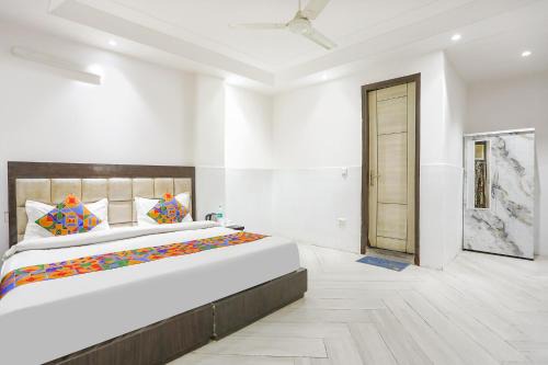 Kalkaji Hotel | FabExpress Lotus Palace