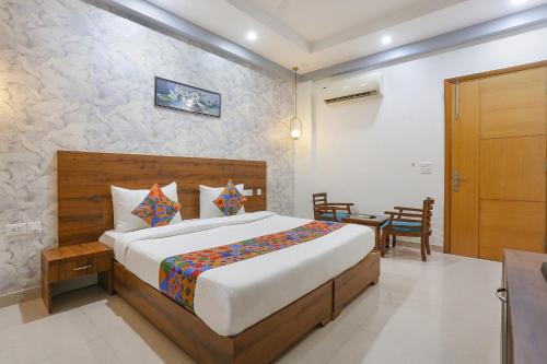 DLF City Hotel | FabHotel New Journey Hospitality Near MG Road & Sikanderpur Metro