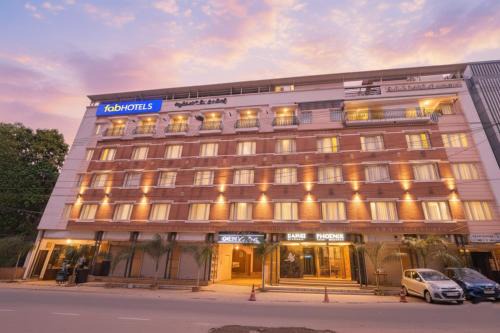 Shivaji Nagar Hotel | FabHotel Phoenix Resorts - Nr M Chinnaswamy Stadium