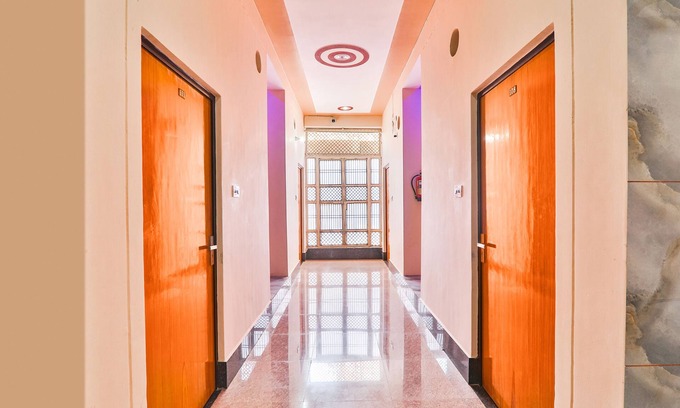 Ayodhya Hotel | Fabhotel Shree Venkatesh Nileyam