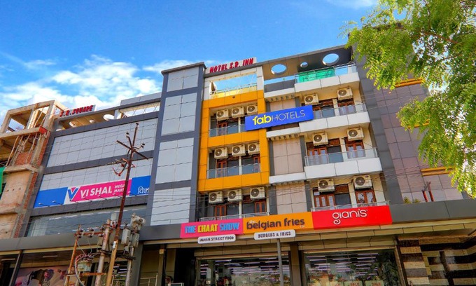 Kalyanpur Hotel | FabHotel SR Square