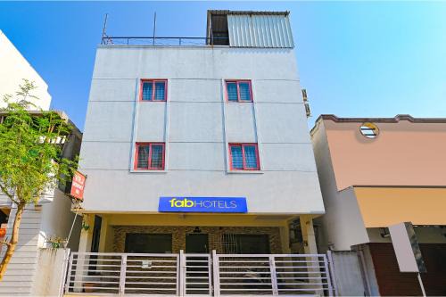 Nandambakkam Hotel | FabHotel VRJ Residency - 500M from Chennai Trade Center