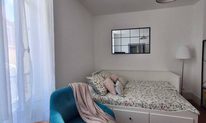 La Charite-sur-Loire Apartment | Fabulous 1-bedroom studio in La Charité-sur-Loire