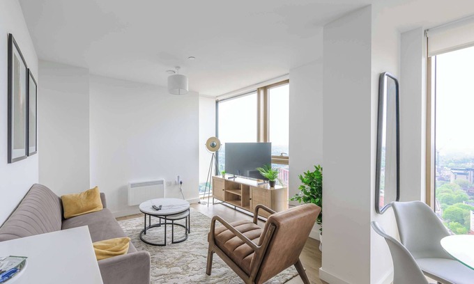 Birmingham City Centre Apartment | Fabulous 2 Bed Flat in Central Birmingham w Views