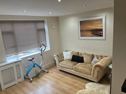 South Ockendon House | Fabulous 3 bedroom house , sleeps up to 5-7 guest.