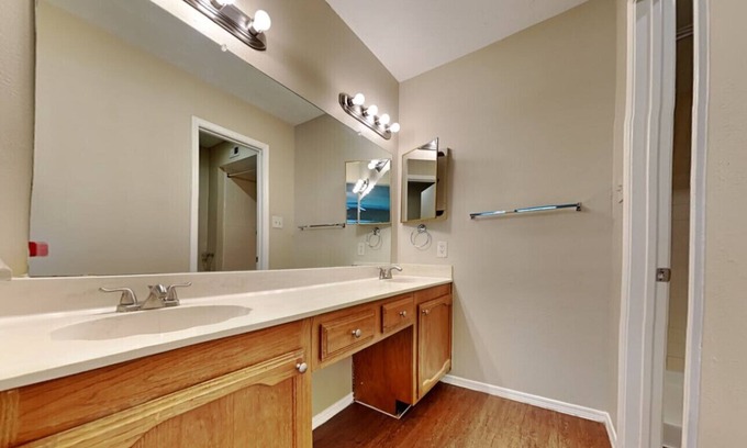 Garland House | Fabulous 3-bedroom house in Garland