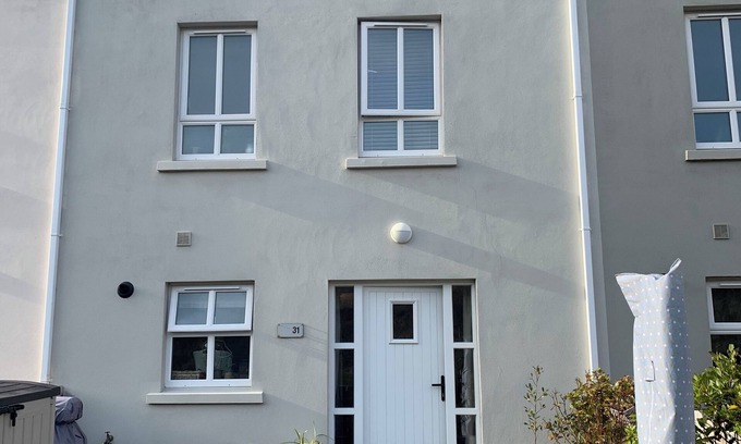 Northern Ireland House | Fabulous 4 bedroom townhouse on West Strand beach 15 min walk to Royal Portrush