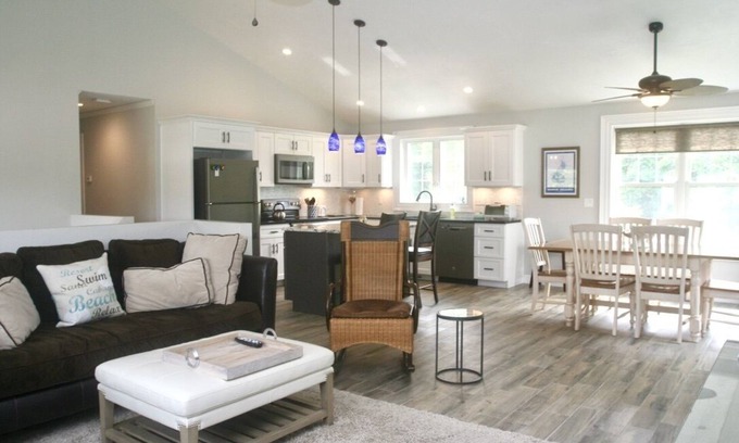 Eastward Look House | Fabulous Five Bedroom, Walking to Beach