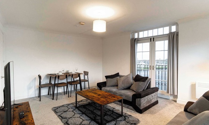Southend-on-Sea Apartment | Fabulous Harbourside 2BED Apartment with Sea Views