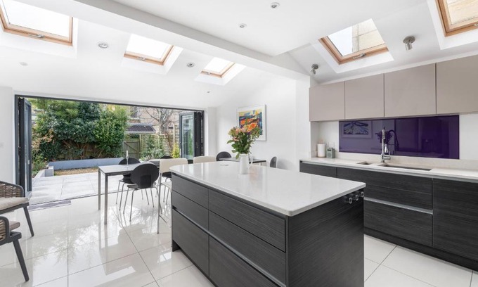 Bath House | Fabulous House - Only 10 minutes walk to Roman Baths