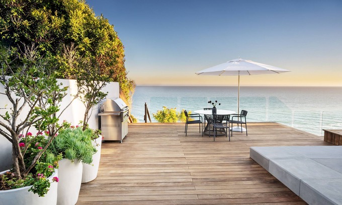 Western Malibu Villa | Fabulous oceanfront villa in Malibu on a private beach