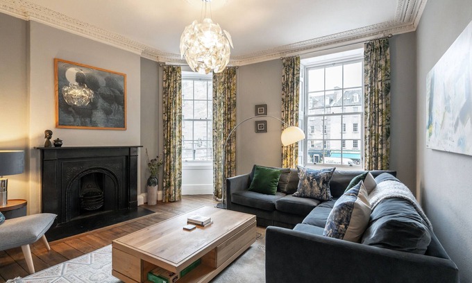 Newington Apartment | Fabulous two-bedroom apartment located in the heart of the city. Sleeps 4.