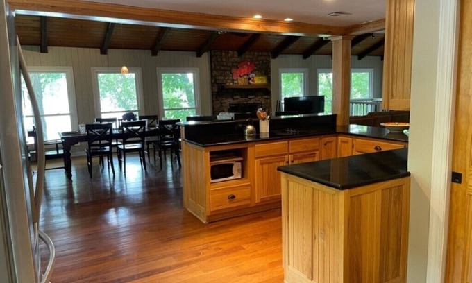 Grant House | Fabulous waterfront view of Lake Guntersville 30 minutes from Huntsville, Al