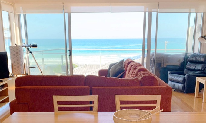 Apollo Bay House | Facing the rising sun, overlooking the ocean and hills, 3 min walk to the beach.