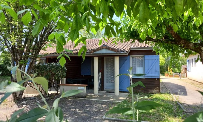 Montpezat-de-Quercy Villa | Faillal Campsite* - 3 room cottage 4/6 people