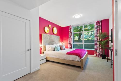 Carthay Circle Apartment | Fairfax District Chic City Oasis 2 BR Apt with Den 136