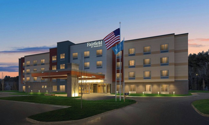 Traverse City Hotel | Fairfield by Marriott Inn & Suites Traverse City