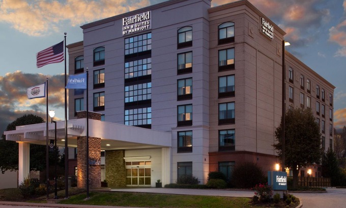 South Charleston Hotel | Fairfield Inn & Suites by Marriott Charleston