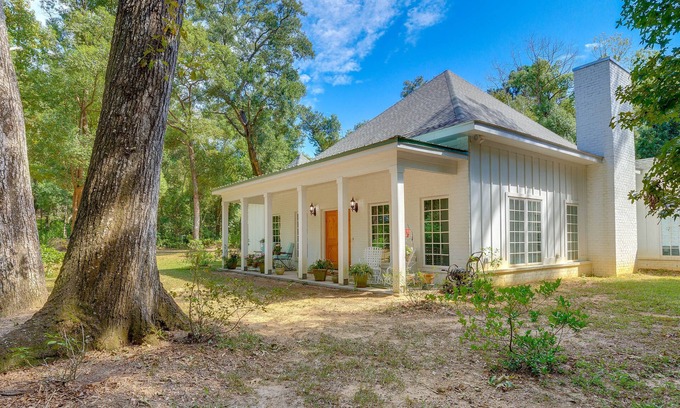 Fairhope Cottage | Fairhope Cottage: 2 Mi to Town & Pier!