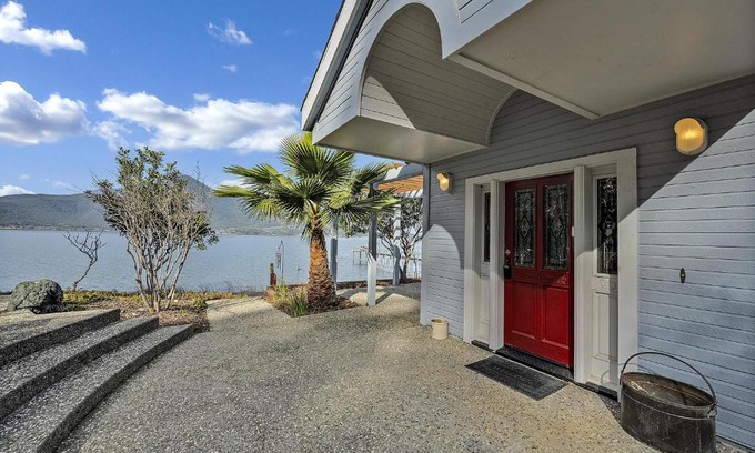 Clearlake House | Falcon Haven