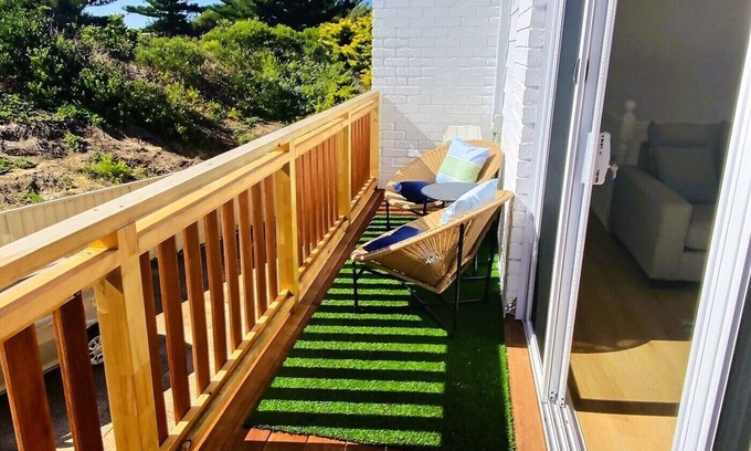 The Entrance North House | Fall asleep to the sound of the waves!