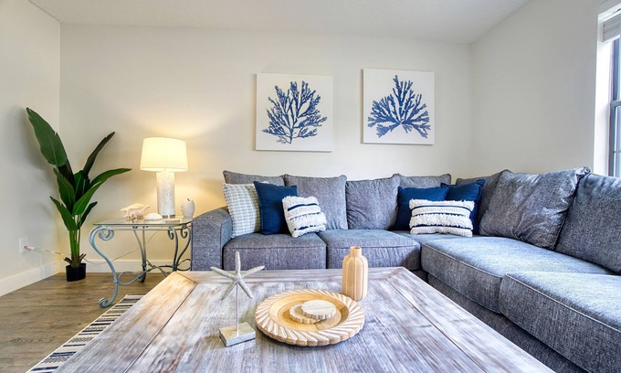 St. Augustine House | Fall Deal! Luxury Retreat~Grill~Beach & Downtown~Sleeps 12
