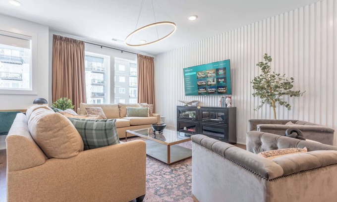 Talbot's Corner House | Fall rooftop fire pit, skyline views, chef’s kitchen near Broadway