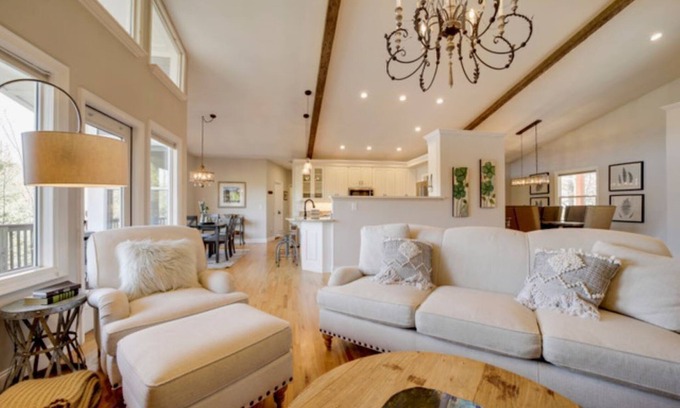 Dillard Cabin | FALL SALE! Sky Valley Home Minutes From Golf Course w/Post Card Perfect Views