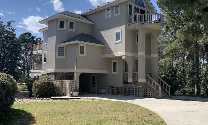 Monteray Shores House | FALL SPECIAL-Free heated pool, free linens, free cleaning, REDUCED RATE, 5 bdrms