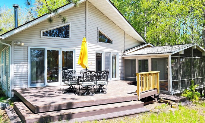 Ely Cabin | Fall Specials! Bright & Cheery Lakeside House on Bear Island Lake with dock!