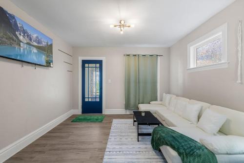 Niagara Falls House | Falls Adjacent Your Ideal Home