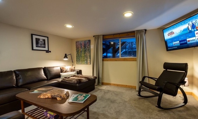 Nelson House | Falls Street Garden Suite Special monthly discounts for October and November