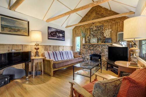 Green Mountain Falls House | Fallsview Cabin Forest Escape w Rustic Charm