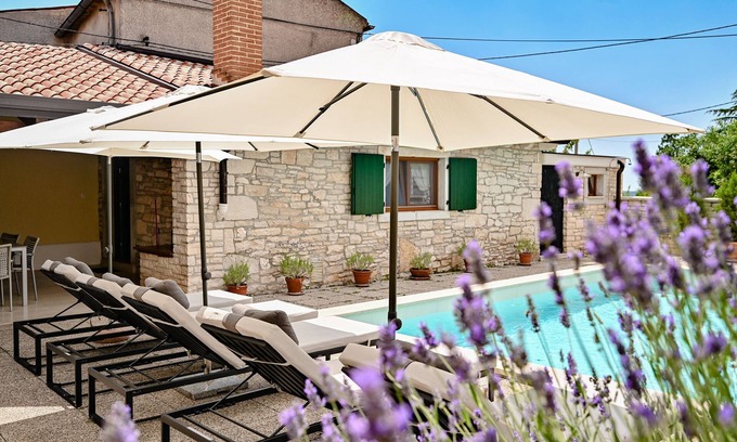 Krnica Villa | Familienferienhaus mit Schwimmbad, Sauna & Spielzimmer in Istrien, pet Friendly